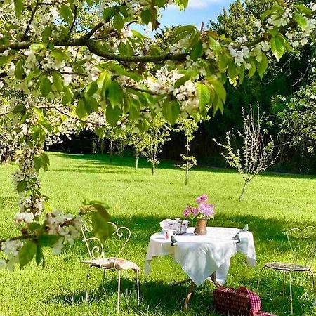 Charming Romantic Tower In Chateau Estate Ocquerre Exterior foto